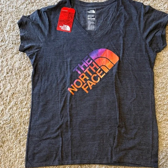 The North Face Women’s V-Neck Tee with Purple-Orange Logo brand new size XL - Picture 1 of 4
